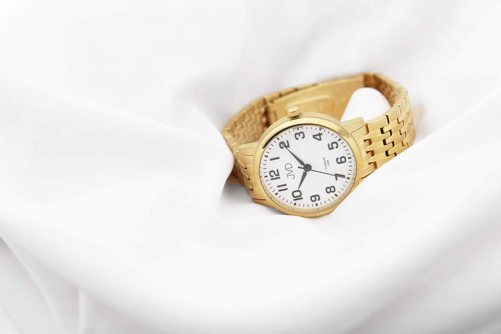 JVD Pánské náramkové titanové antialergické zlacené hodinky JVD JE5001.3