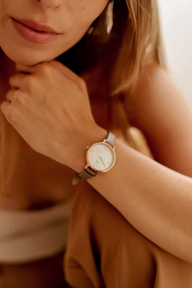 JVD Dámské elegantní nerezové náramkové hodinky JVD JZ207.2