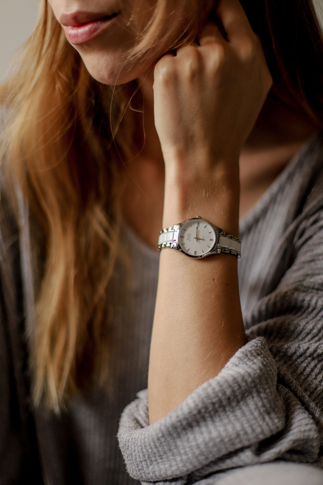 JVD Dámské stříbrné náramkové hodinky JVD JG1029.1