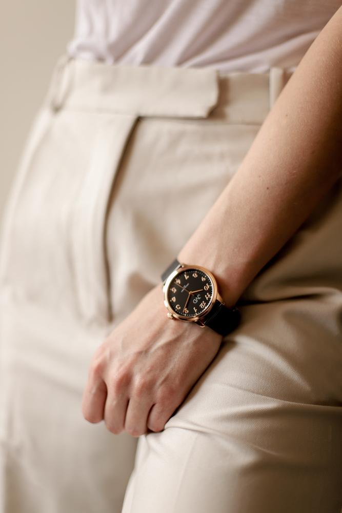 JVD Dámské černé náramkové hodinky JVD J1124.6