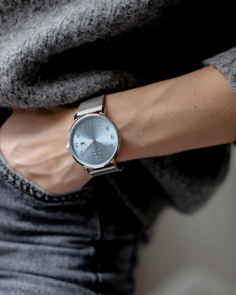 JVD Dámské designové náramkové hodinky JVD J-TS42