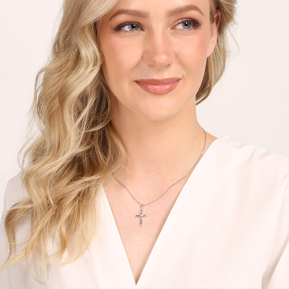  JVD Dámský zlatý přívěsek se zirkony křížek ryz. 585/1000 z bílého zlata ZP0402XJ70-9000