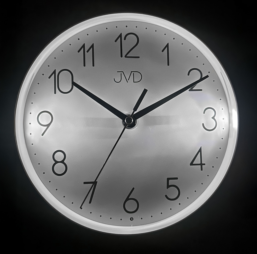 JVD Netikající tiché nástěnné hnědé hodiny JVD HA229.2